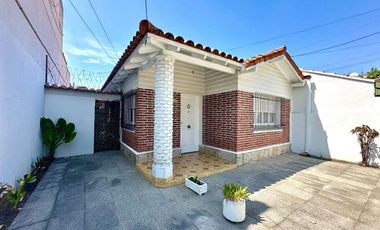 VENTA CASA 3 AMBIENTES CON JARDIN QUILMES