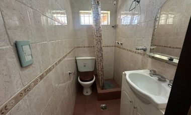 VENTA CASA 3 AMBIENTES CON JARDIN QUILMES