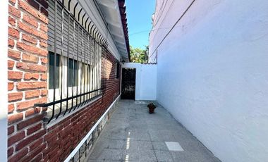 VENTA CASA 3 AMBIENTES CON JARDIN QUILMES