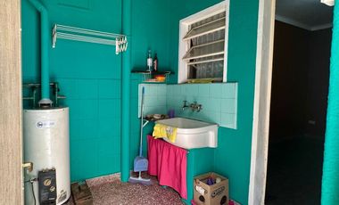 VENTA CASA 3 AMBIENTES CON JARDIN QUILMES