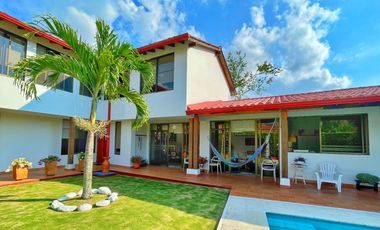 MAAT vende Casa Campestre, Guaduas-El Vallado, 463m2 $980Millones