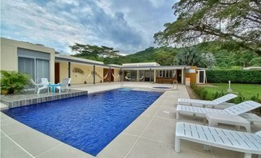 MAAT Vende Casa  en Condominio-Villeta 2.697m2 $1.590Millones