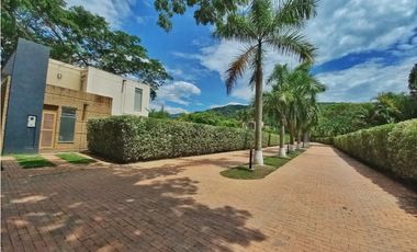 MAAT Vende Casa en Condominio-Villeta 540m2 $850Millones