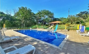 MAAT vende Casa cojunto campestre-Villeta 3.058m2 $1.300Millones