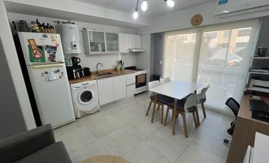 VENTA DEPTO 2 AMB + DEPENDENCIA PERMUTA CASEROS