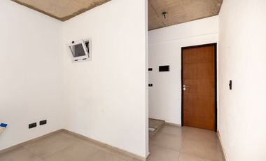 VENTA LOCAL A ESTRENAR EN CASEROS CENTRO FINANCIA