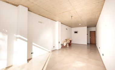 VENTA LOCAL A ESTRENAR EN CASEROS CENTRO FINANCIA