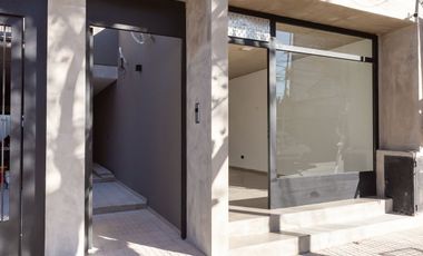 VENTA LOCAL A ESTRENAR EN CASEROS CENTRO FINANCIA