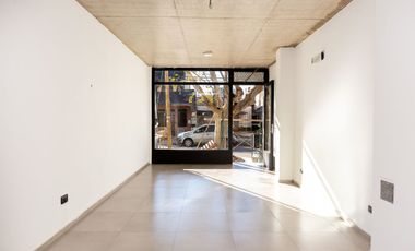 VENTA LOCAL A ESTRENAR EN CASEROS CENTRO FINANCIA