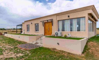 Casa moderna en venta en La Huella!!