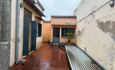 CASA EN VENTA EN 9 DE JULIO CON PILETA
