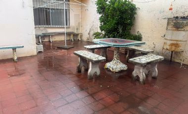 CASA EN VENTA EN 9 DE JULIO CON PILETA