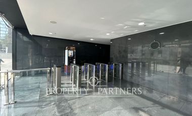 Oficina luminosa y habilitada, de 348 m2, en Providencia.