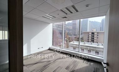 Oficina luminosa y habilitada, de 348 m2, en Providencia.