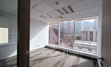 Oficina luminosa y habilitada, de 348 m2, en Providencia.