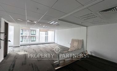 Oficina luminosa y habilitada, de 348 m2, en Providencia.