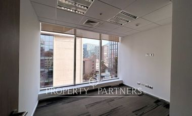 Oficina luminosa y habilitada, de 348 m2, en Providencia.