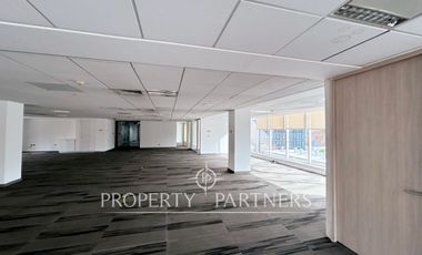 Oficina luminosa y habilitada, de 348 m2, en Providencia.