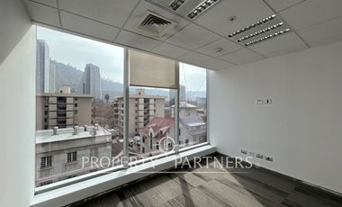 Oficina luminosa y habilitada, de 348 m2, en Providencia.