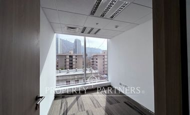 Oficina luminosa y habilitada, de 348 m2, en Providencia.