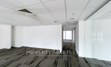 Oficina luminosa y habilitada, de 348 m2, en Providencia.