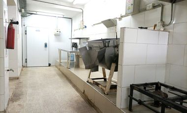 OPORTUNIDAD!!  VENTA LOCAL COMERCIAL SOBRE AVENIDA
