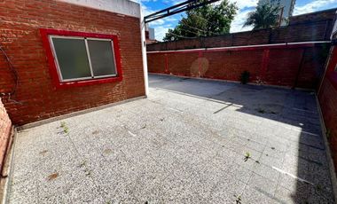 Alquiler PH ideal Jardín, Salud, Oficinas -Caseros