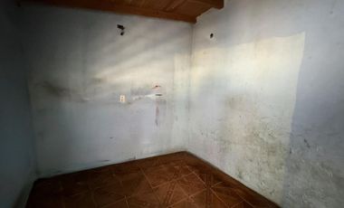 VENTA CASA 4 AMBIENTES; MORON, BUENOS AIRES