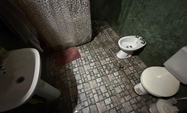 VENTA CASA 4 AMBIENTES; MORON, BUENOS AIRES