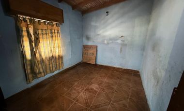 VENTA CASA 4 AMBIENTES; MORON, BUENOS AIRES