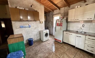 VENTA CASA 4 AMBIENTES; MORON, BUENOS AIRES