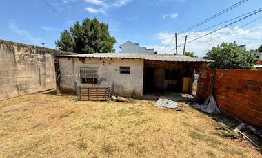 VENTA CASA 4 AMBIENTES; MORON, BUENOS AIRES