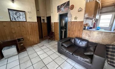 VENTA CASA 4 AMBIENTES; MORON, BUENOS AIRES