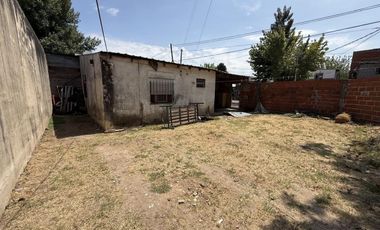 VENTA CASA 4 AMBIENTES; MORON, BUENOS AIRES