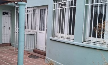 AMPLIA CASA EN ARRIENDO