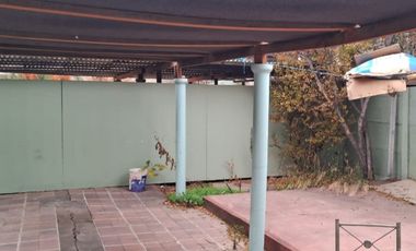AMPLIA CASA EN ARRIENDO