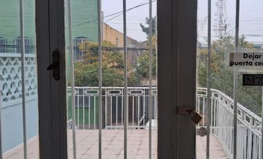 AMPLIA CASA EN ARRIENDO