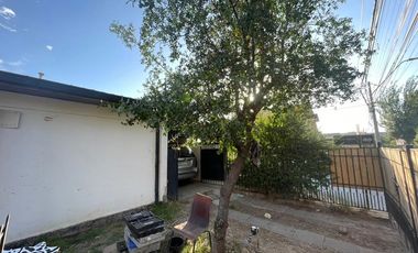 CASA CON LOCAL EN ÑUÑOA.