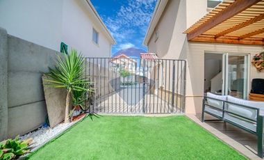 Casa 3D/3B con Quincho y Jardín en Condominio
