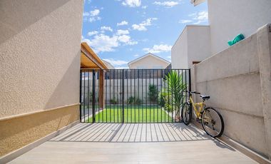 Casa 3D/3B con Quincho y Jardín en Condominio