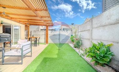 Casa 3D/3B con Quincho y Jardín en Condominio
