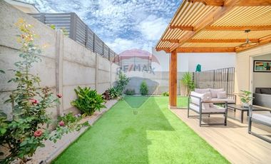 Casa 3D/3B con Quincho y Jardín en Condominio