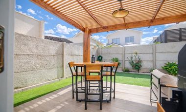 Casa 3D/3B con Quincho y Jardín en Condominio