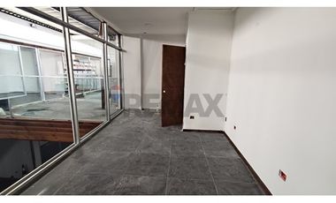 Arriendo oficina 15 - terminada 18m2 con baño