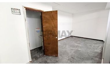 Arriendo oficina 15 - terminada 18m2 con baño