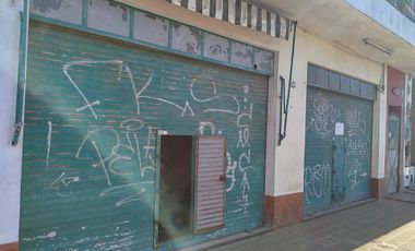VENTA Local PASO DEL REY  A METROS DE LA ESTACION.