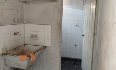 VENTA Local PASO DEL REY  A METROS DE LA ESTACION.