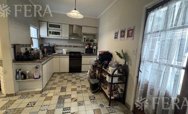 Venta casa 3 ambientes con cochera en Villa Dominico