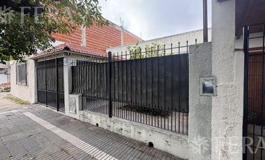 Venta casa 3 ambientes con cochera en Villa Dominico