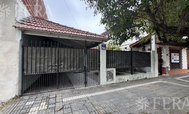 Venta casa 3 ambientes con cochera en Villa Dominico